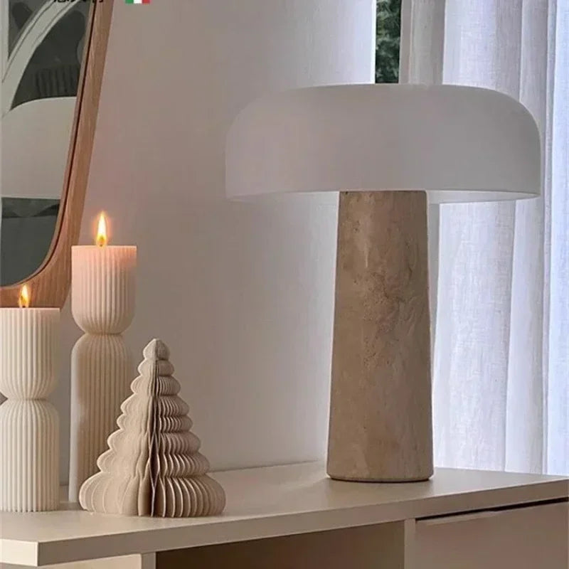 Stolní lampa z  přírodního travertinu Vecli