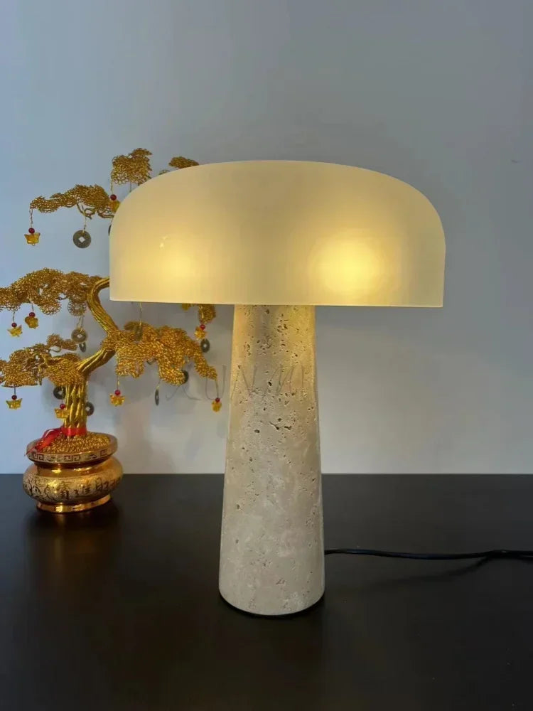 Stolní lampa z  přírodního travertinu Vecli