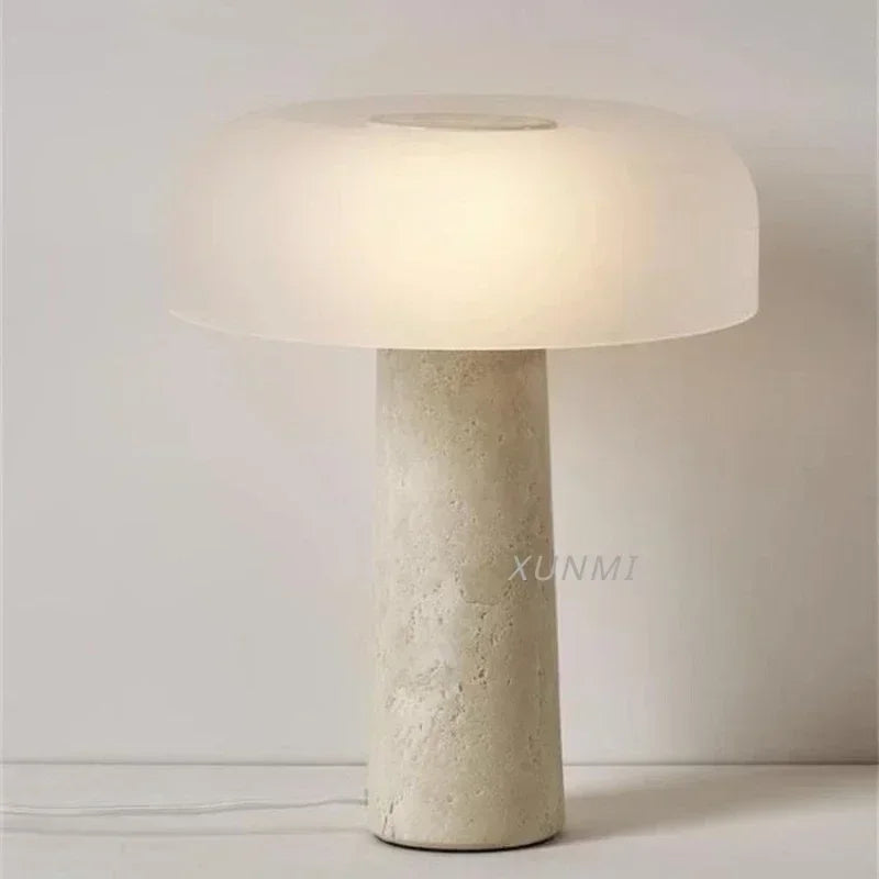 Stolní lampa z  přírodního travertinu Vecli