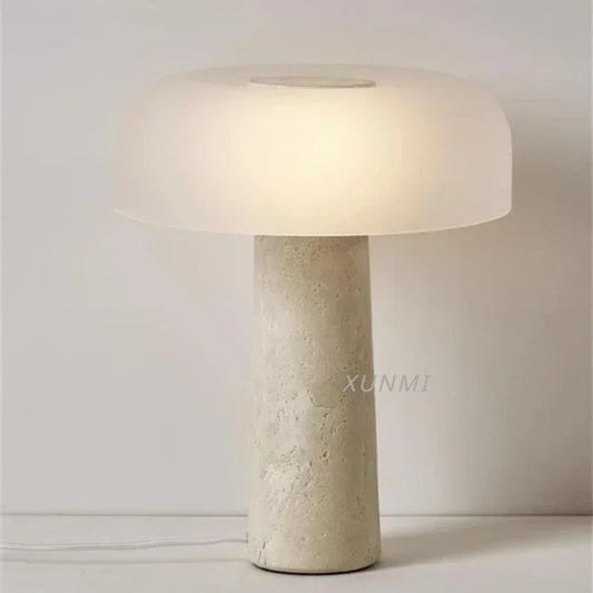 Stolní lampa z  přírodního travertinu Vecli