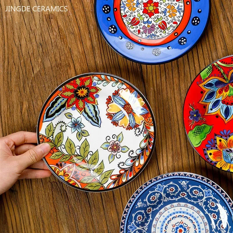 Ručně malované keramické talíře s květinovými ornamenty Floris