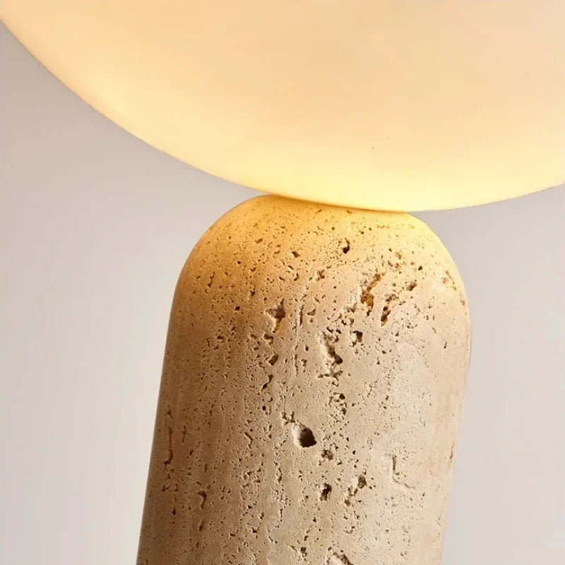 Stolní lampa z přírodního travertinu Danisha